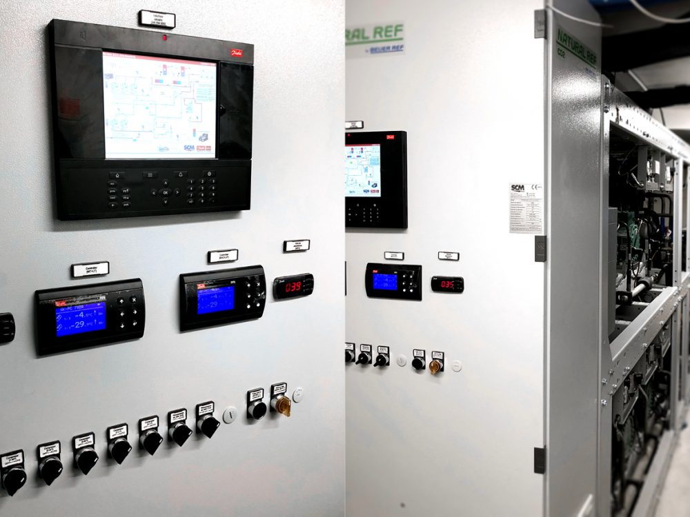 CO2 transcritica booster with liquid ejector